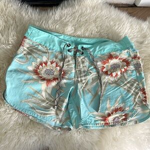 Patagonia Wavefarer Floral Board Shorts - Cereus Flower: Bend Blue